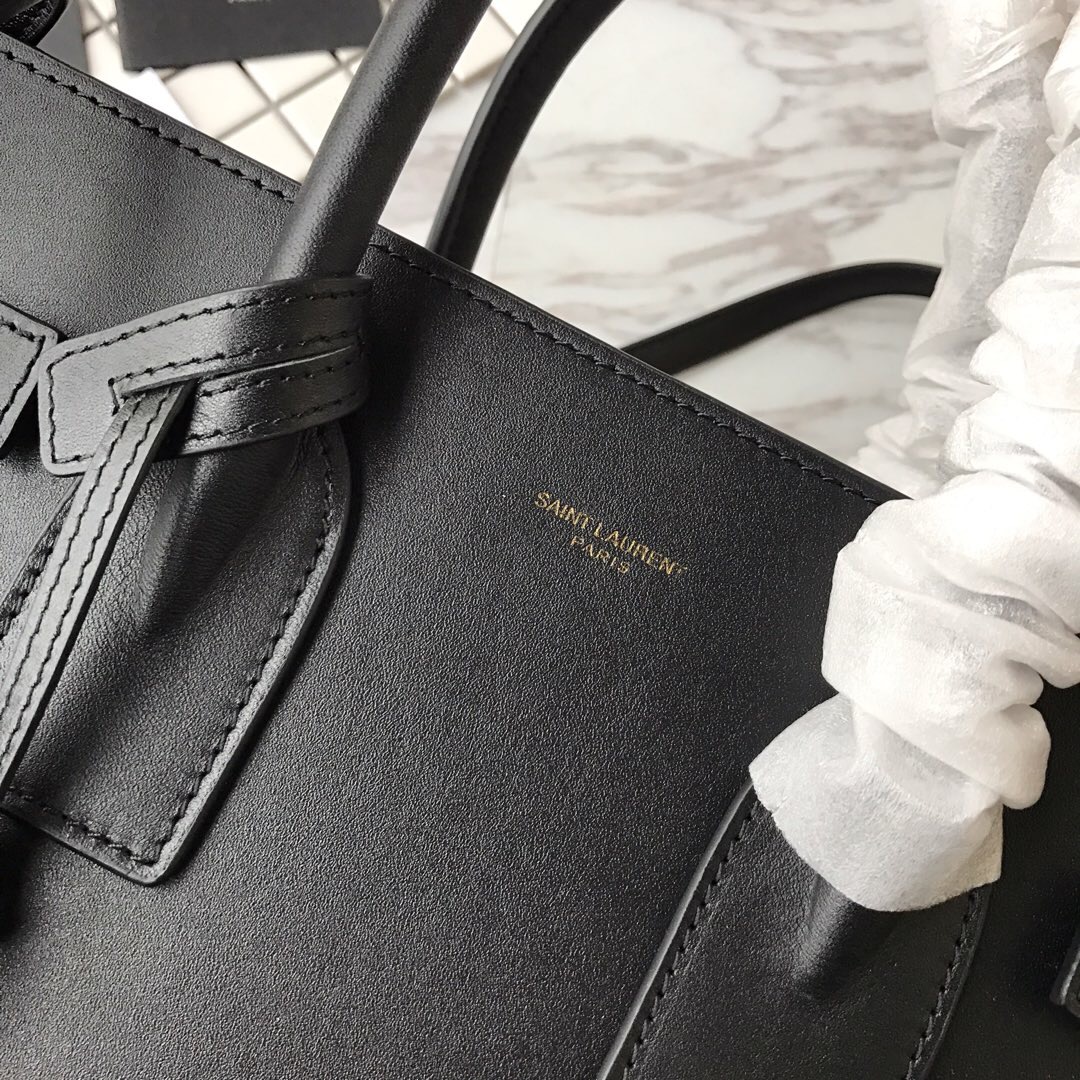 378299 CLASSIC SAC DE JOUR SMALL IN SMOOTH LEATHER, YSL Saint Laurent