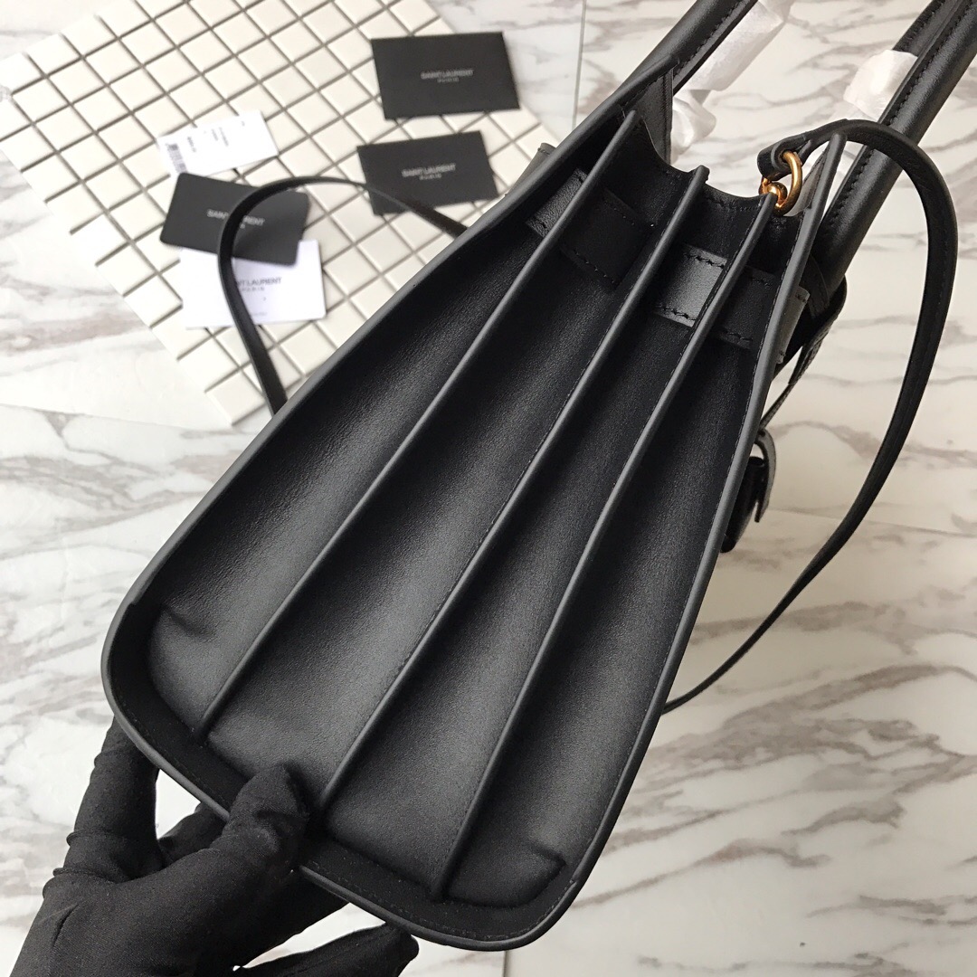 378299 CLASSIC SAC DE JOUR SMALL IN SMOOTH LEATHER, YSL Saint Laurent