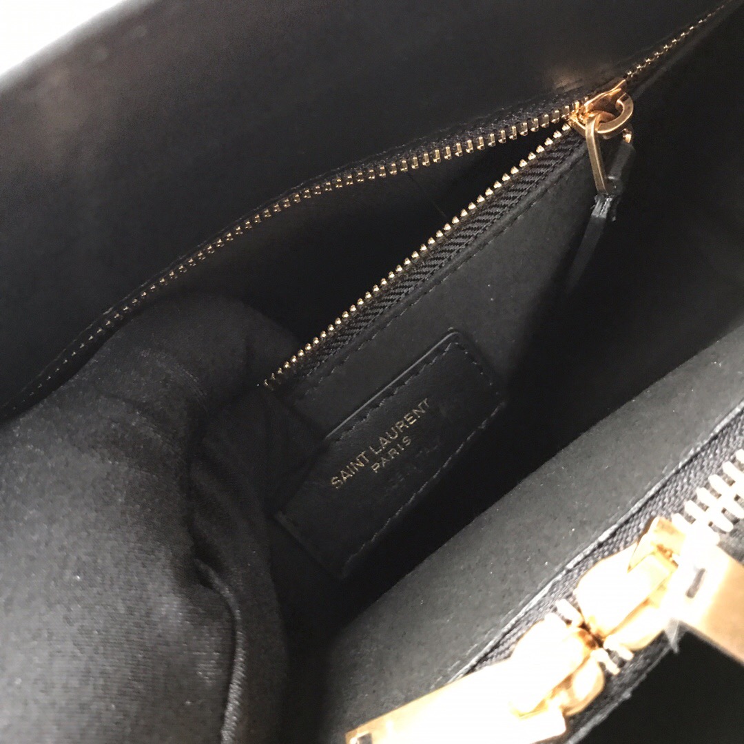 378299 CLASSIC SAC DE JOUR SMALL IN SMOOTH LEATHER, YSL Saint Laurent