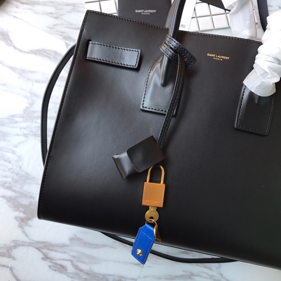 378299 CLASSIC SAC DE JOUR SMALL IN SMOOTH LEATHER, YSL Saint Laurent