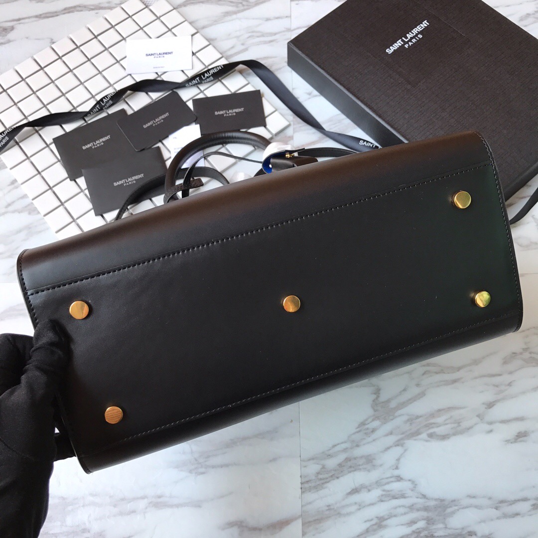 378299 CLASSIC SAC DE JOUR SMALL IN SMOOTH LEATHER, YSL Saint Laurent