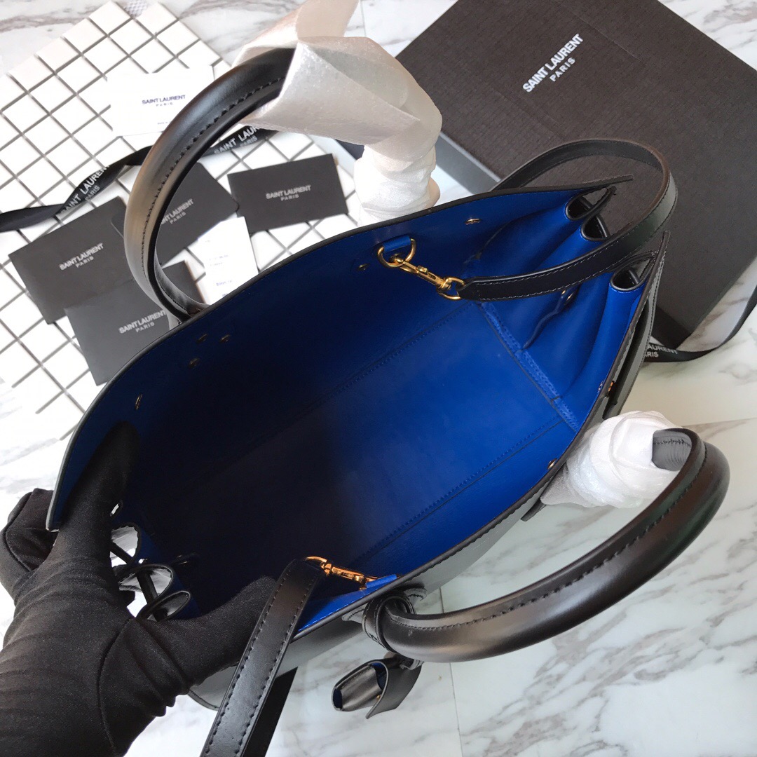 378299 CLASSIC SAC DE JOUR SMALL IN SMOOTH LEATHER, YSL Saint Laurent