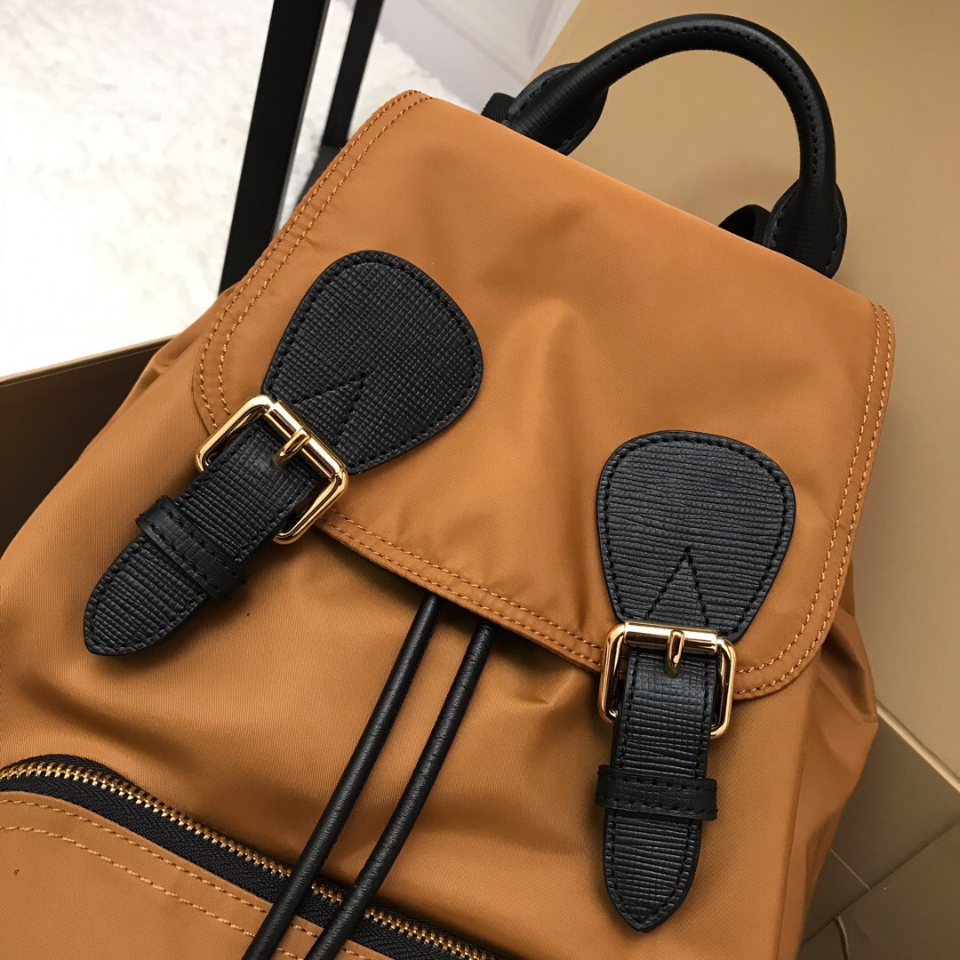 40166221, The Medium Rucksack in Technical Nylon and Leather, BURBERRY BACKPACKS
