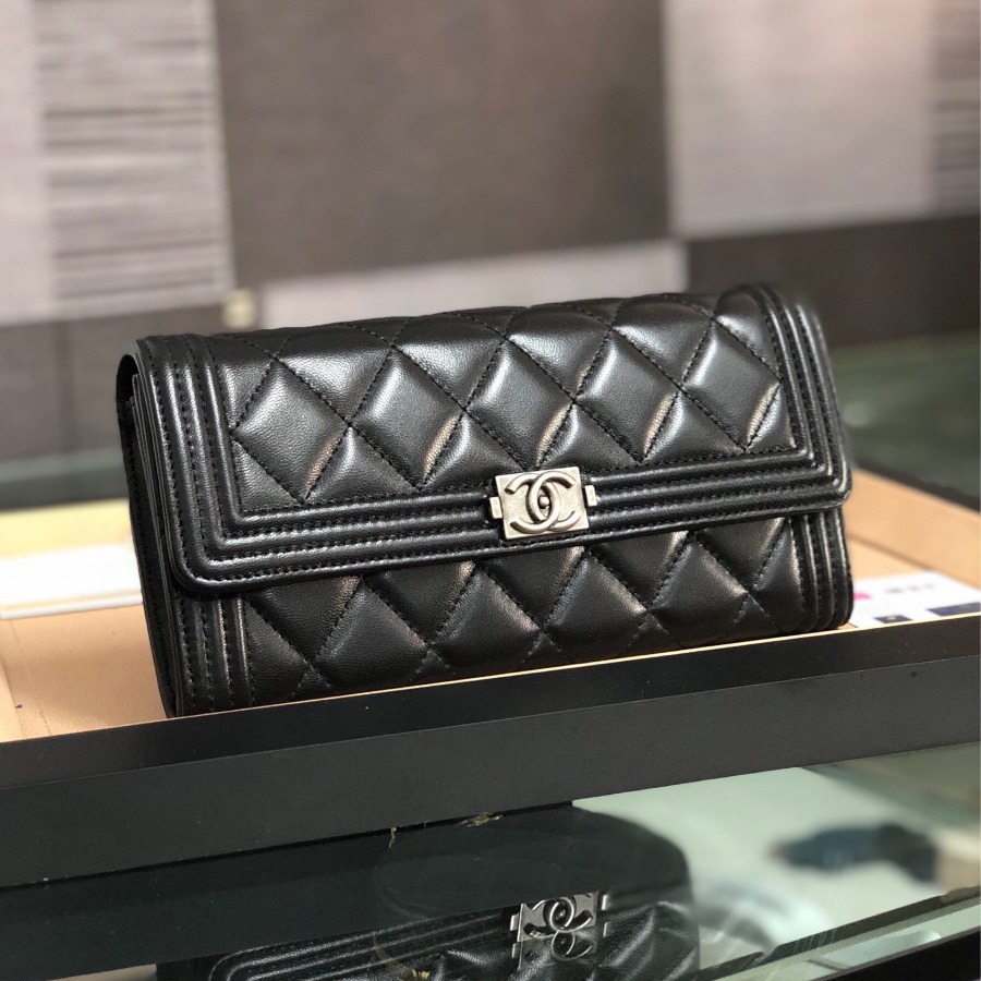 A80286 BOY CHANEL Flap Wallet, Lambskin, Chanel Wallet