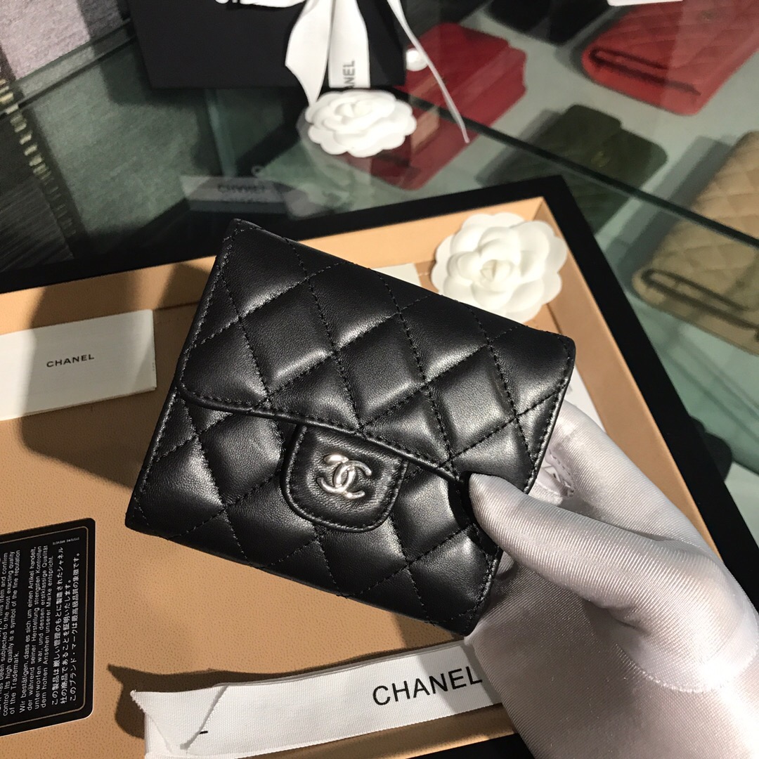 A82288 classic small flap wallet, Lambskin
