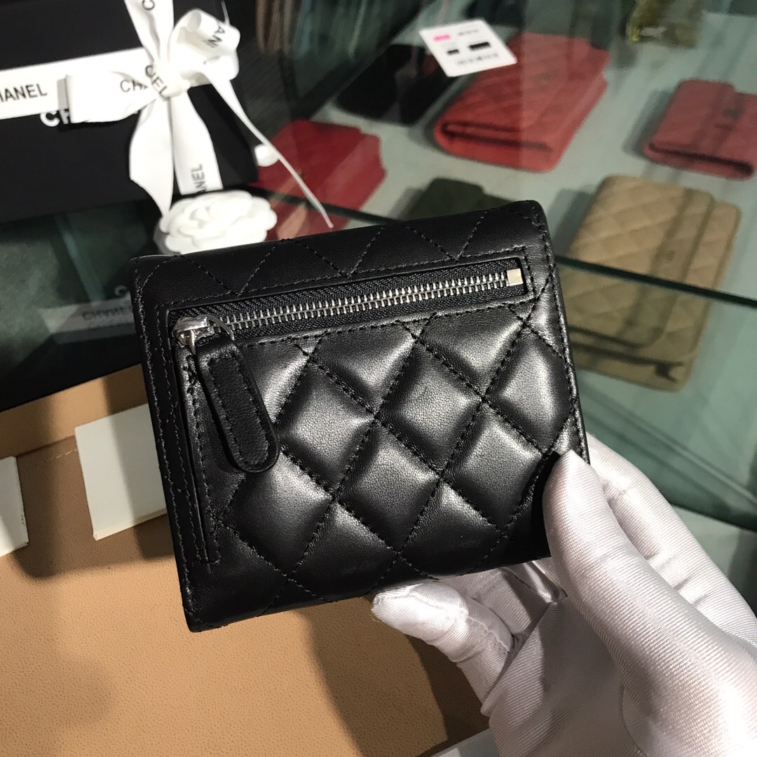 A82288 classic small flap wallet, Lambskin