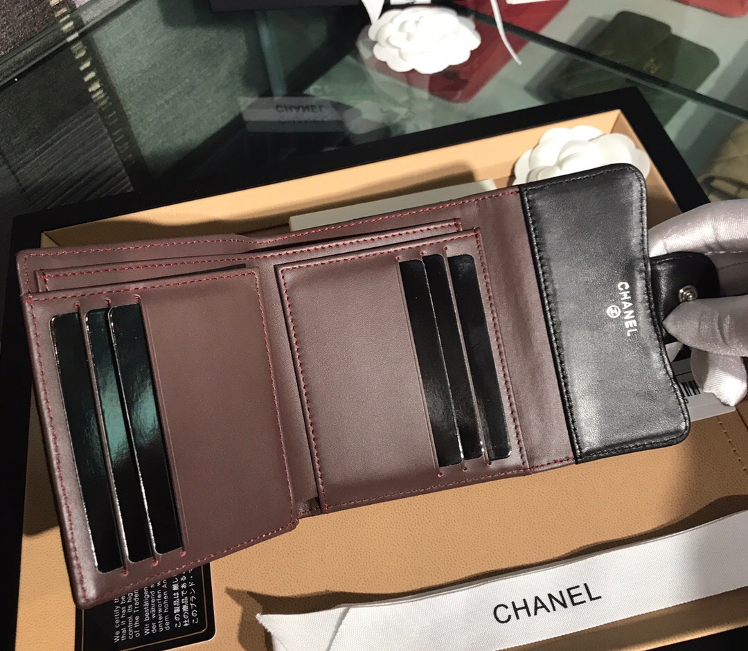 A82288 classic small flap wallet, Lambskin