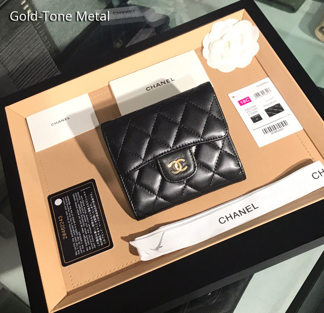 A82288 classic small flap wallet, Lambskin