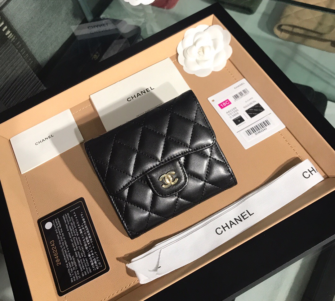 A82288 classic small flap wallet, Lambskin
