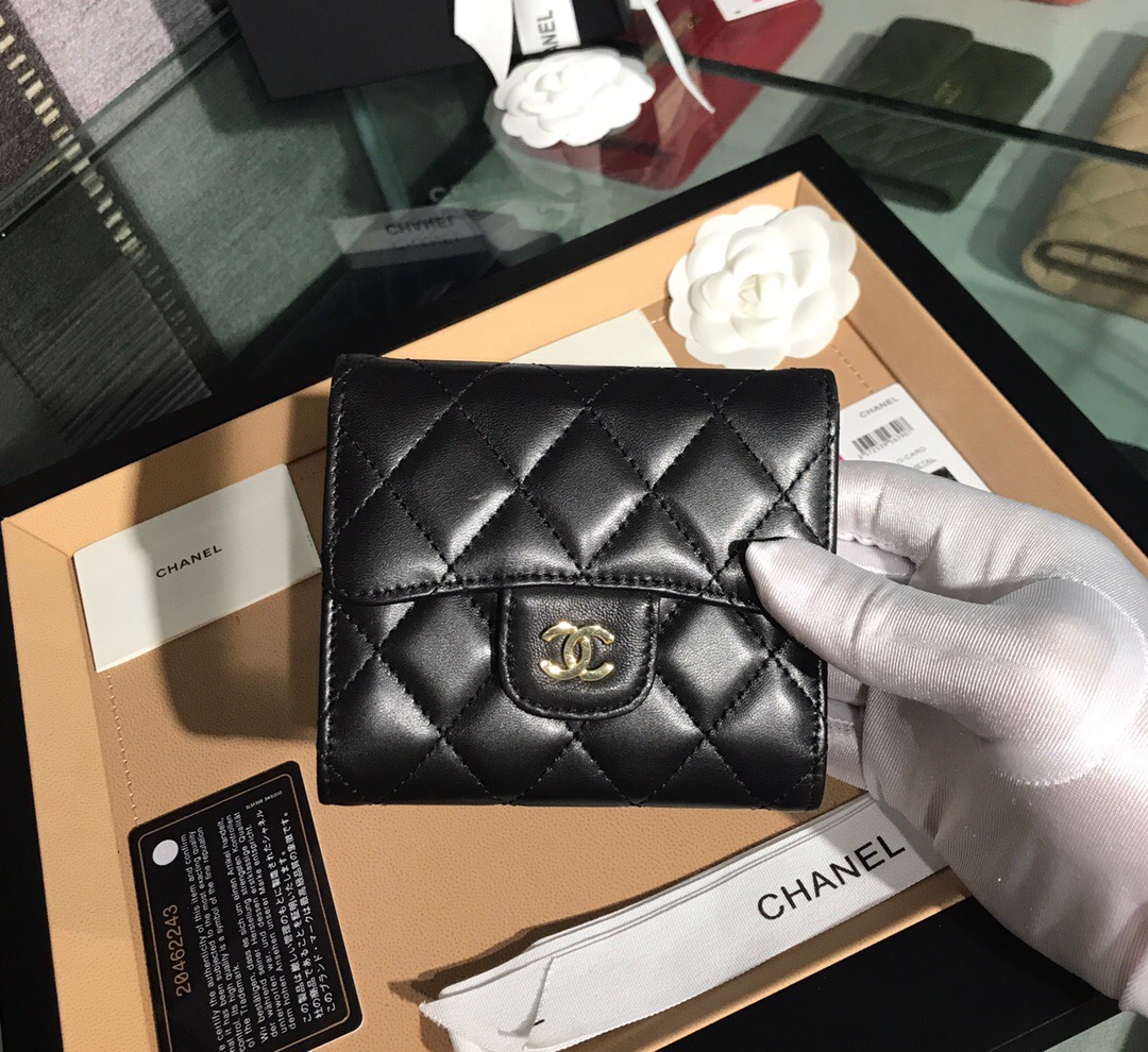 A82288 classic small flap wallet, Lambskin
