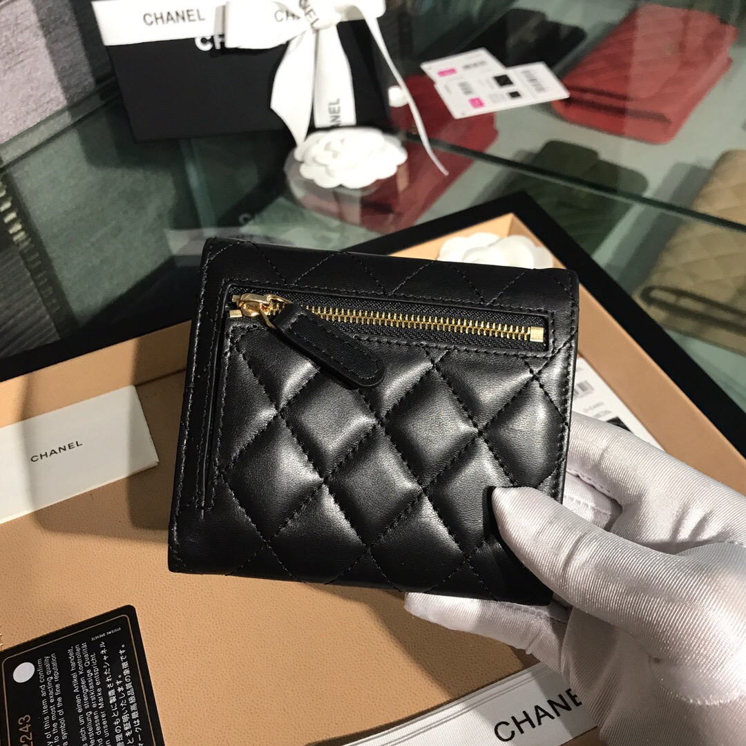 A82288 classic small flap wallet, Lambskin
