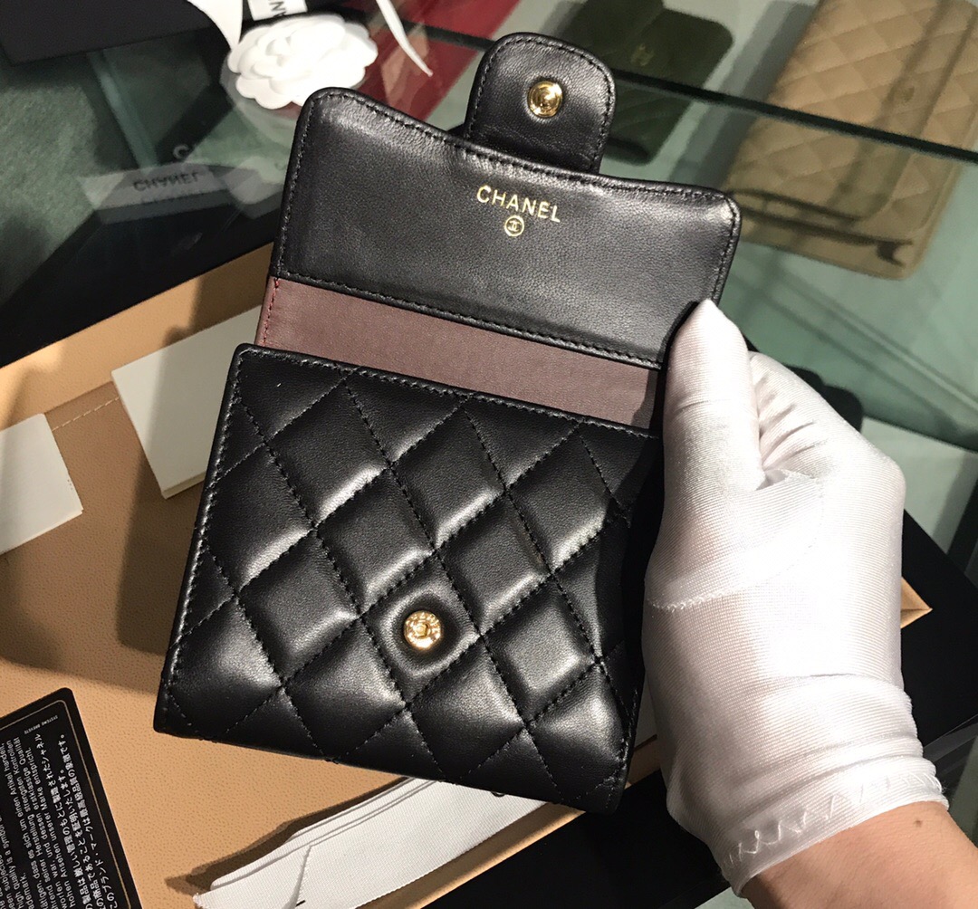 A82288 classic small flap wallet, Lambskin