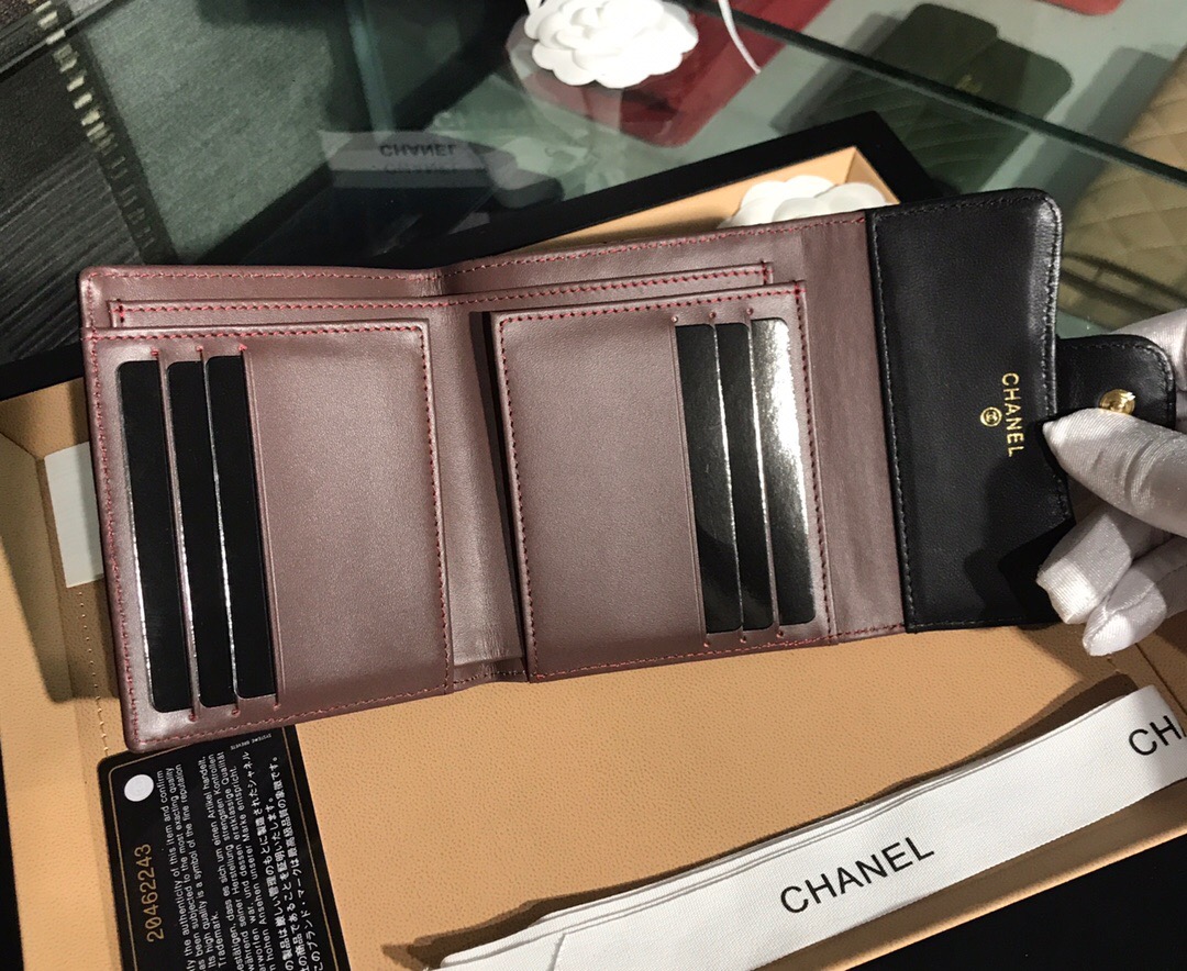 A82288 classic small flap wallet, Lambskin
