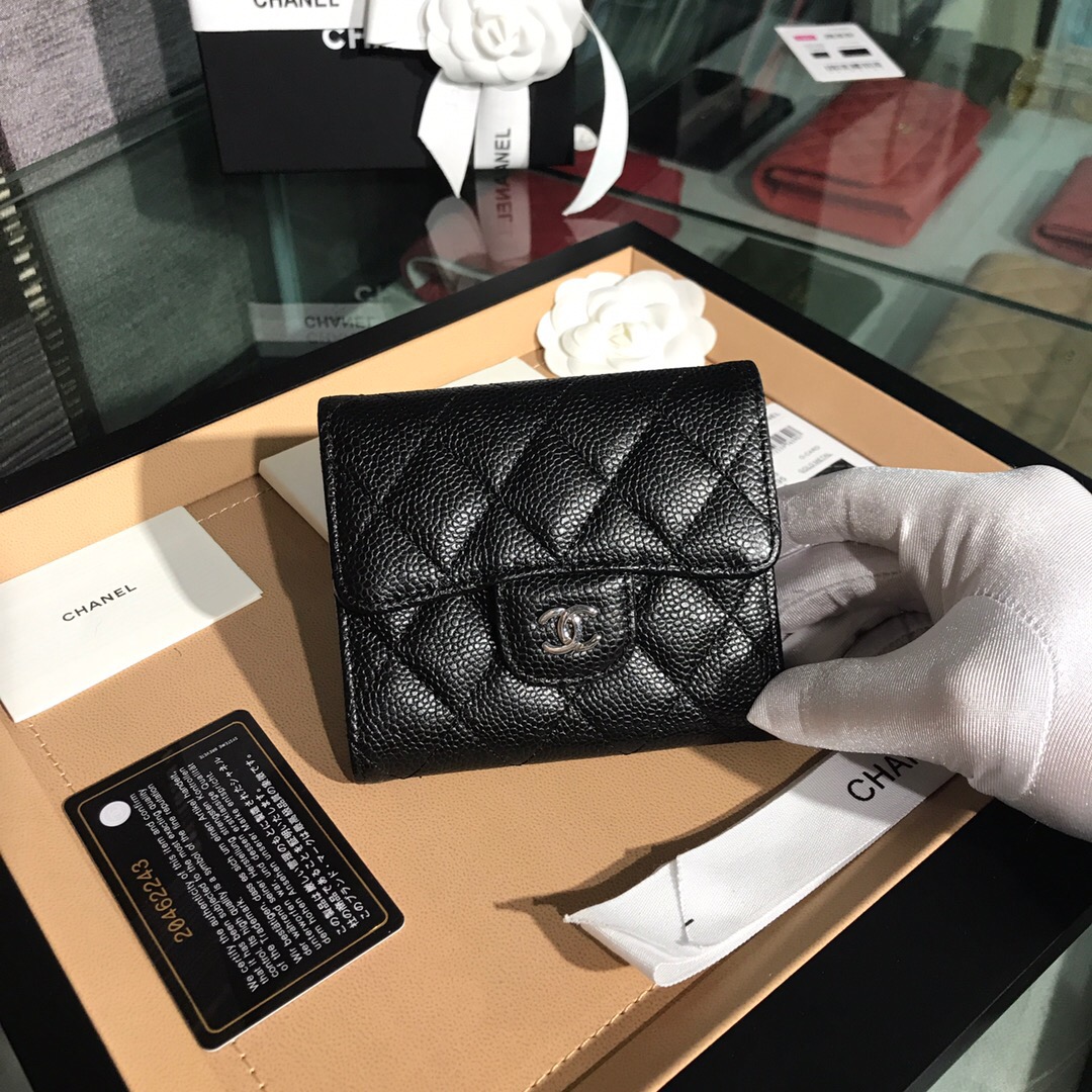 A81900  classic small flap wallet, CAVIAR CALFSKIN