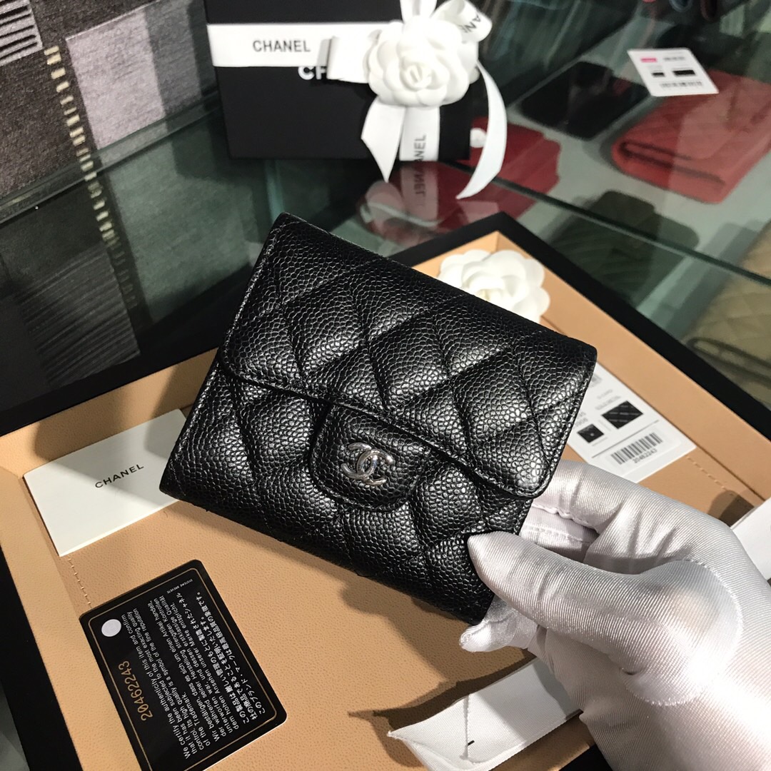 A81900  classic small flap wallet, CAVIAR CALFSKIN