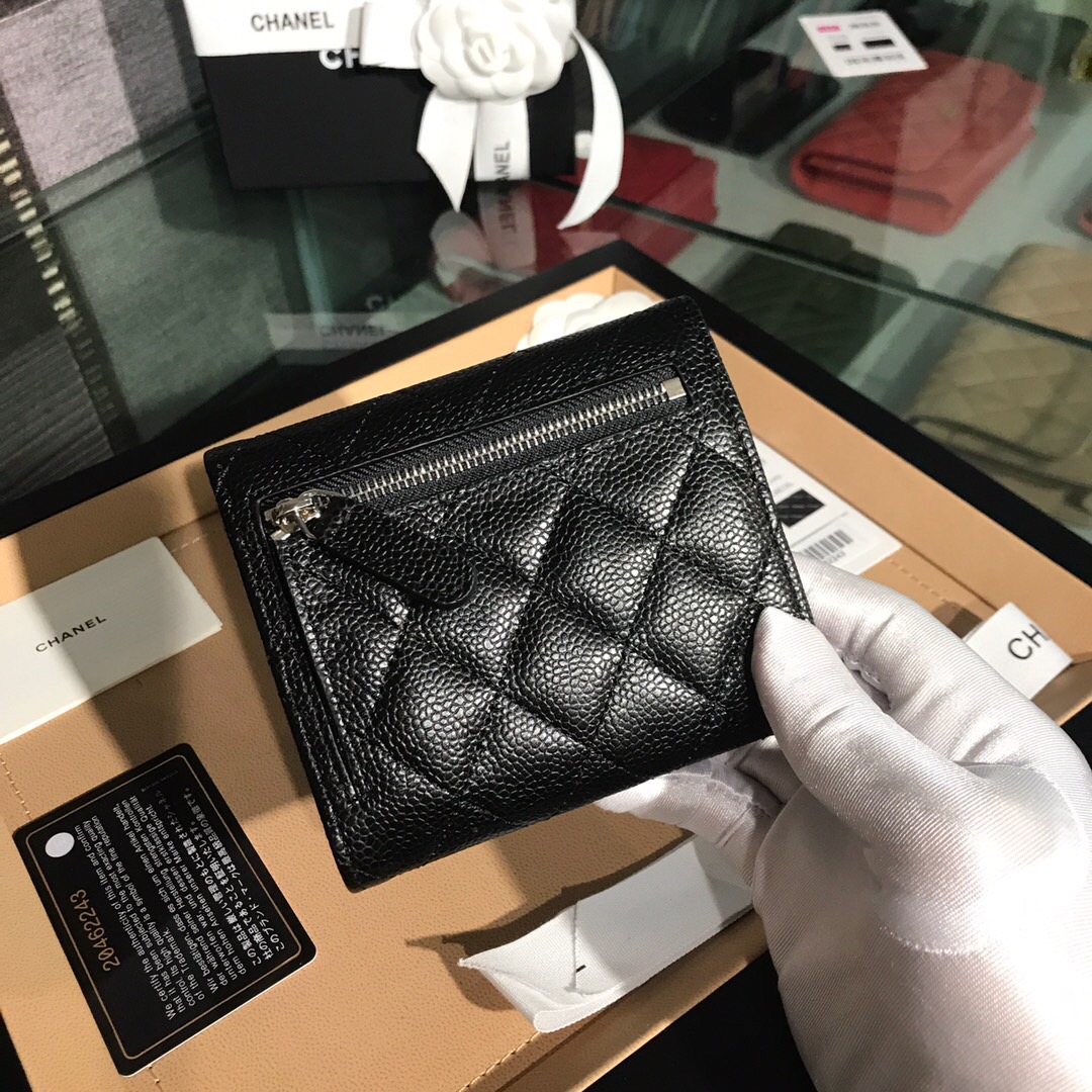 A81900  classic small flap wallet, CAVIAR CALFSKIN