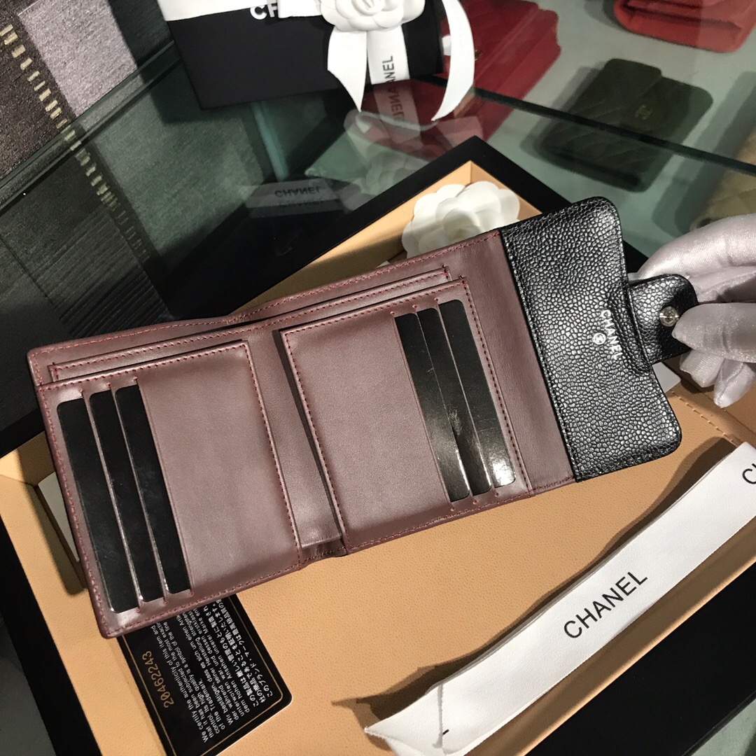 A81900  classic small flap wallet, CAVIAR CALFSKIN