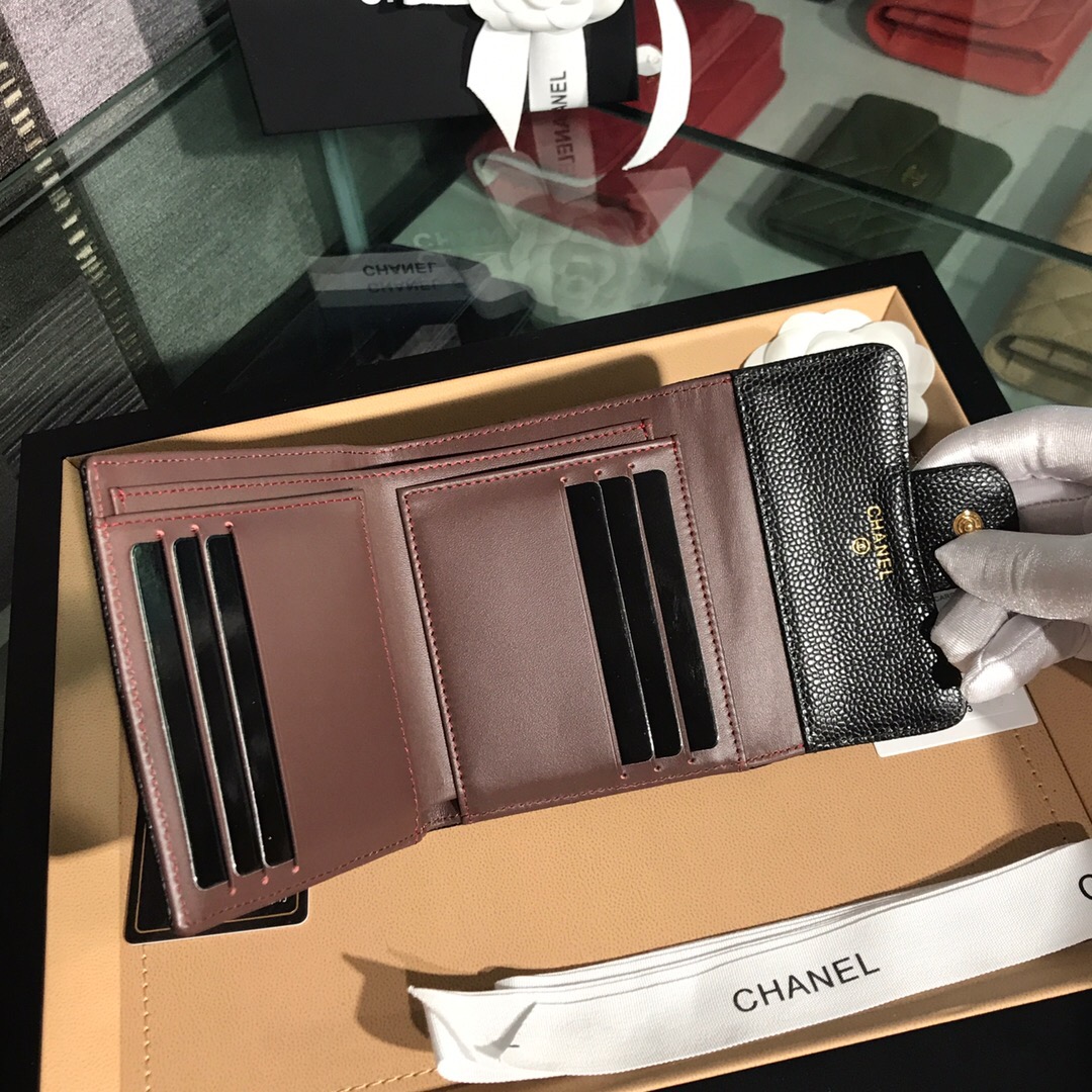 A81900  classic small flap wallet, CAVIAR CALFSKIN