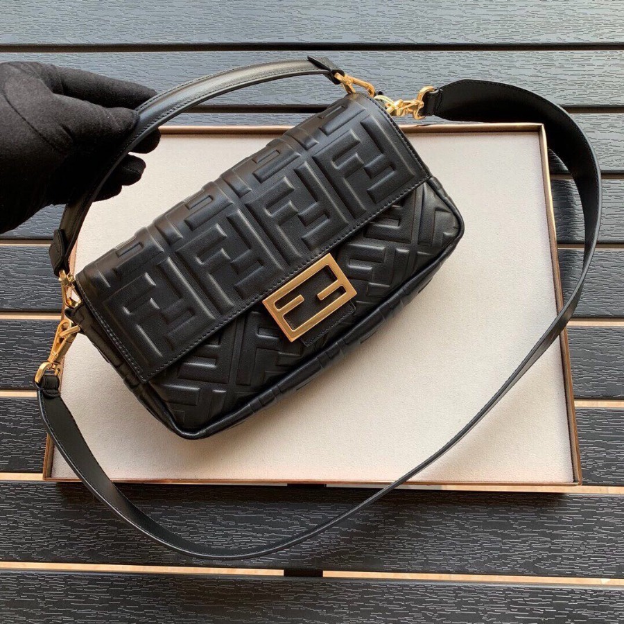 BAGUETTE, FENDI BAG