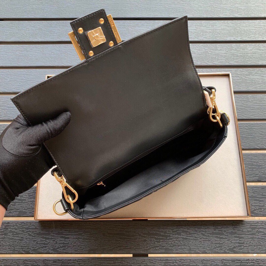 BAGUETTE, FENDI BAG