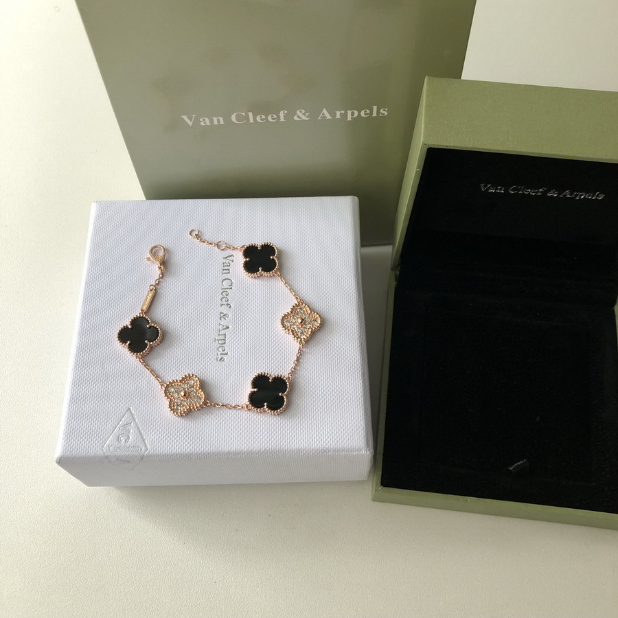 VanCleef&Arpels Bracelets & Bangles