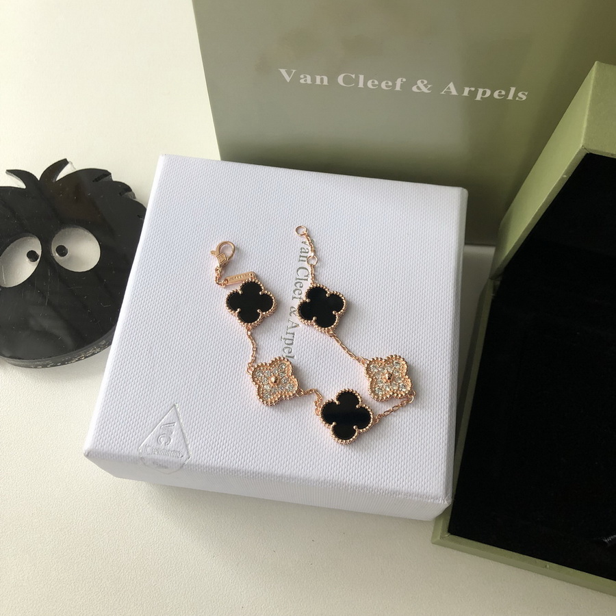 VanCleef&Arpels Bracelets & Bangles