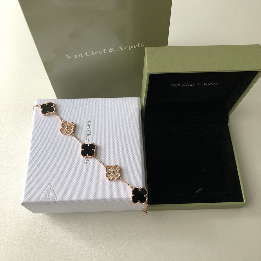 VanCleef&Arpels Bracelets & Bangles