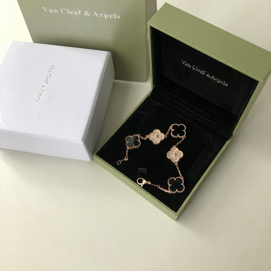 VanCleef&Arpels Bracelets & Bangles