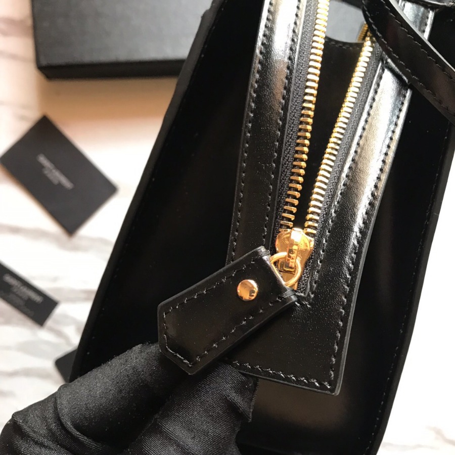 UPTOWN SMALL TOTE IN SHINY SMOOTH LEATHER, YSL Saint Laurent