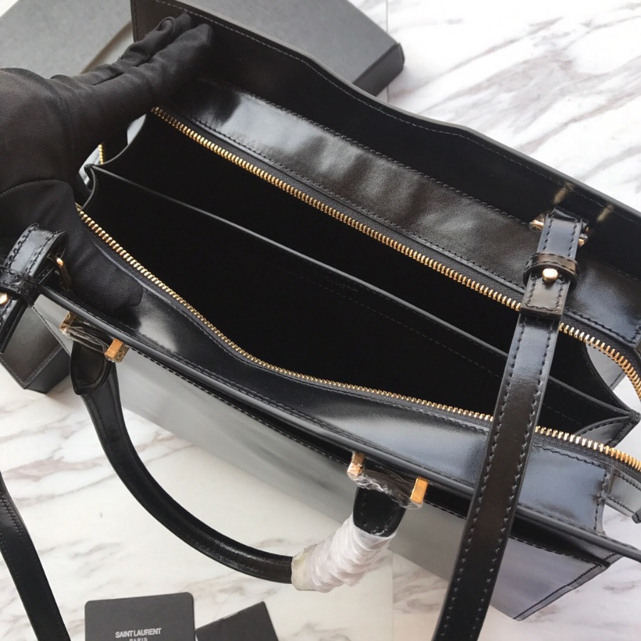 MEDIUM UPTOWN TOTE IN SHINY SMOOTH LEATHER, YSL Saint Laurent