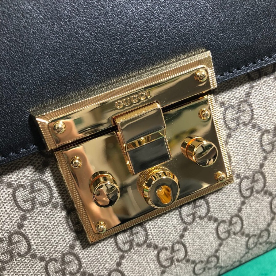 453188 Padlock Gucci Signature top handle bag