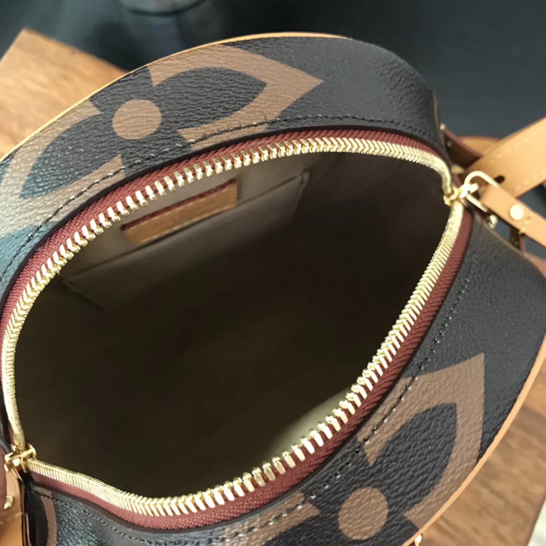 M44604 BOITE CHAPEAU SOUPLE, Louis Vuitton LV