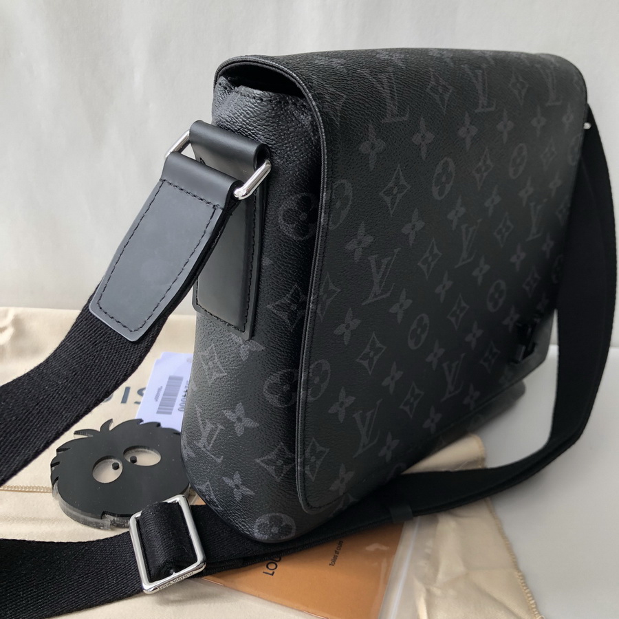 M44000 DISTRICT PM, Louis Vuitton LV Handbag