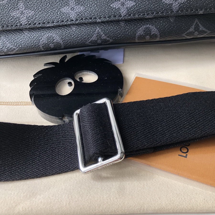 M44000 DISTRICT PM, Louis Vuitton LV Handbag