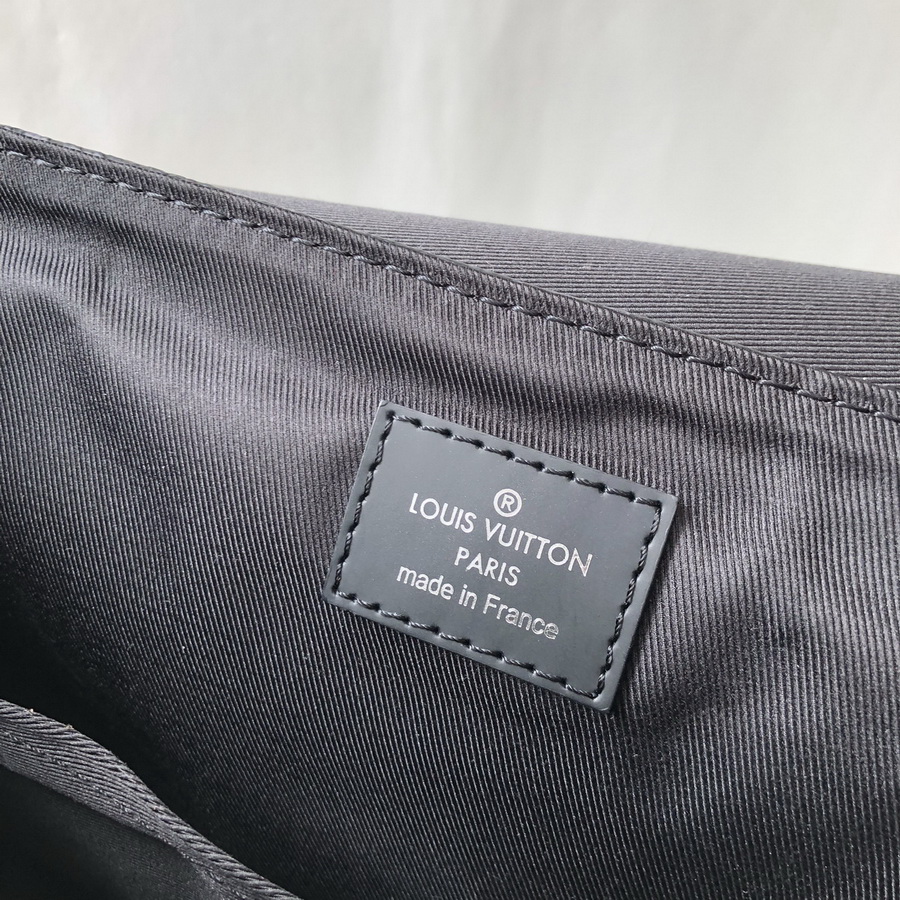 M44000 DISTRICT PM, Louis Vuitton LV Handbag