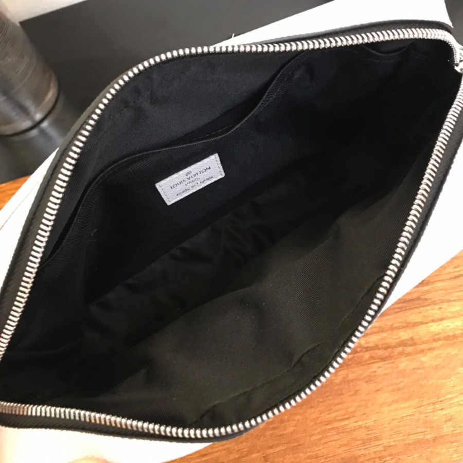 M30243 OUTDOOR MESSENGER, Louis Vuitton LV