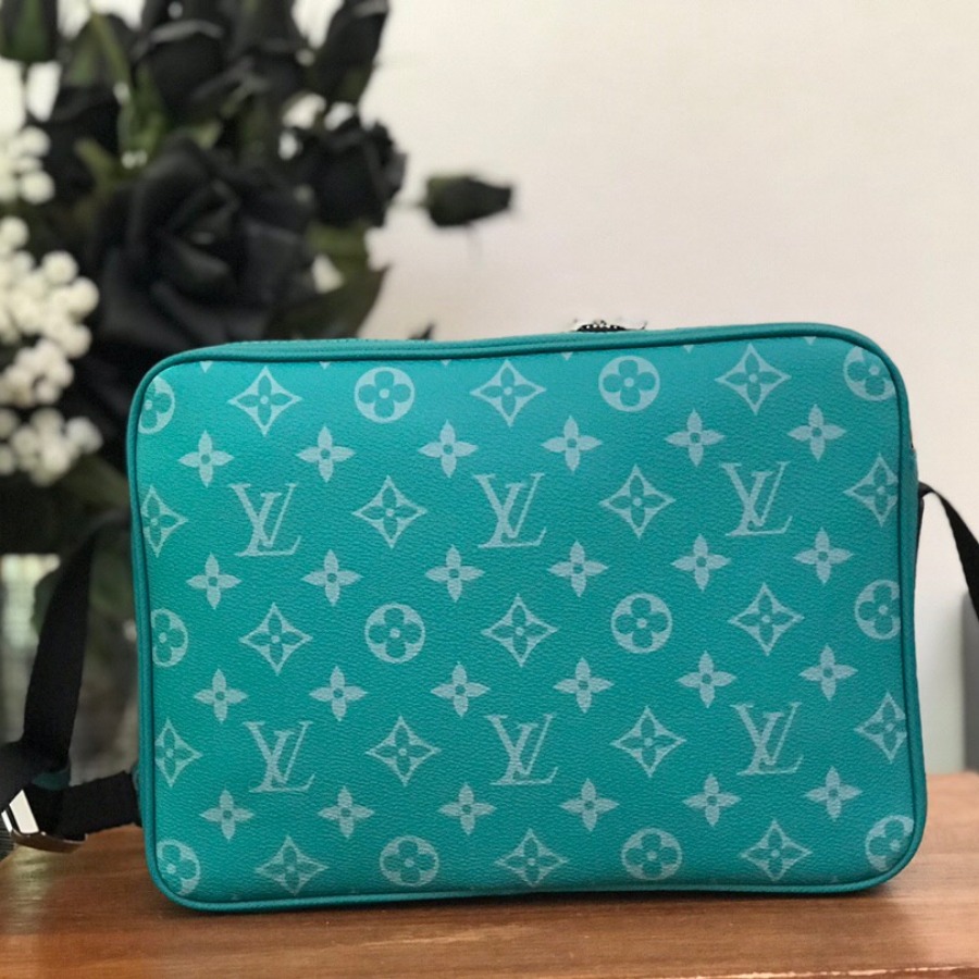M30241 OUTDOOR MESSENGER, Louis Vuitton LV