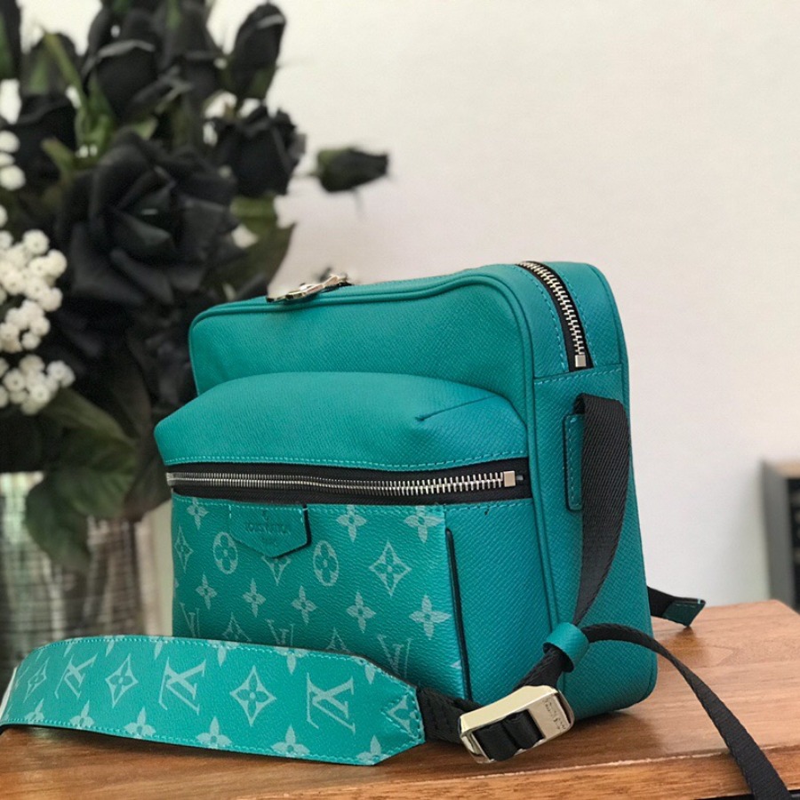 M30241 OUTDOOR MESSENGER, Louis Vuitton LV