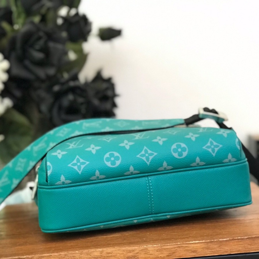 M30241 OUTDOOR MESSENGER, Louis Vuitton LV