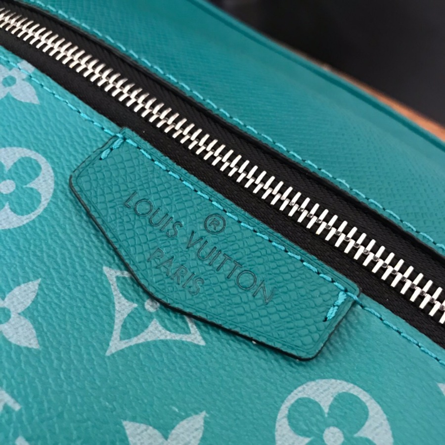 M30241 OUTDOOR MESSENGER, Louis Vuitton LV