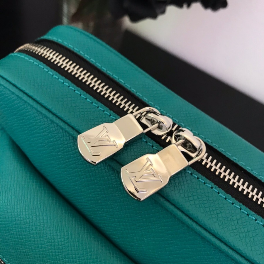 M30241 OUTDOOR MESSENGER, Louis Vuitton LV