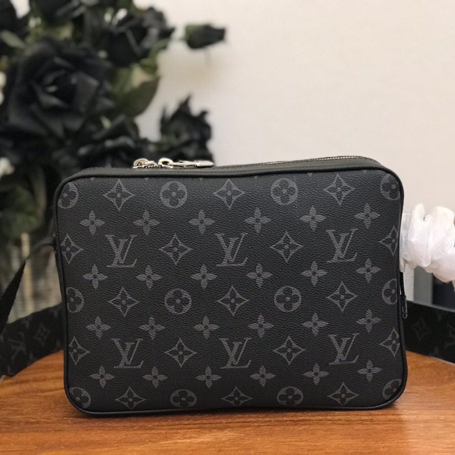 M30233 OUTDOOR MESSENGER, Louis Vuitton LV