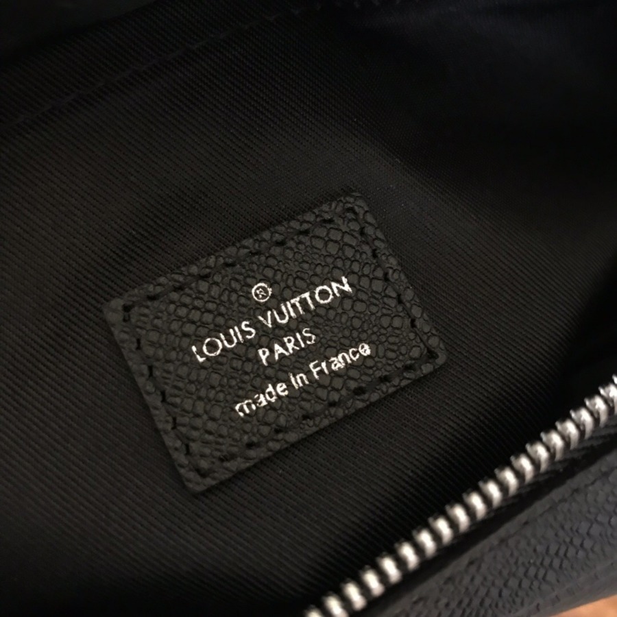 M30233 OUTDOOR MESSENGER, Louis Vuitton LV