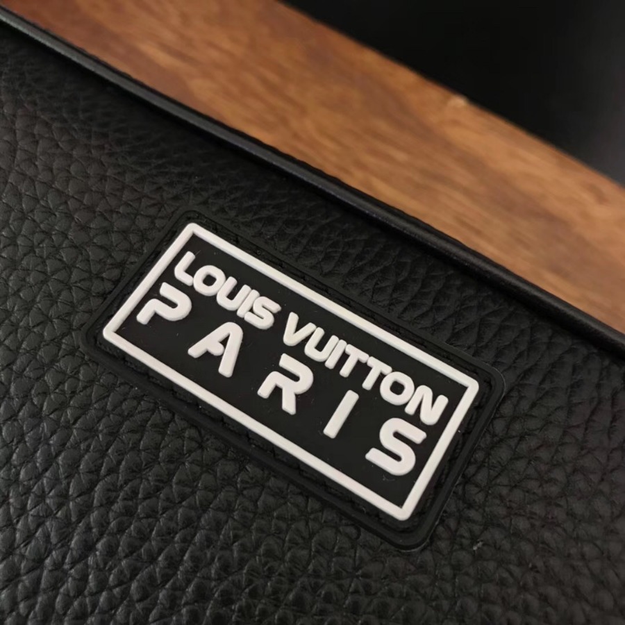 M52767 ALPHA MESSENGER, Louis Vuitton LV