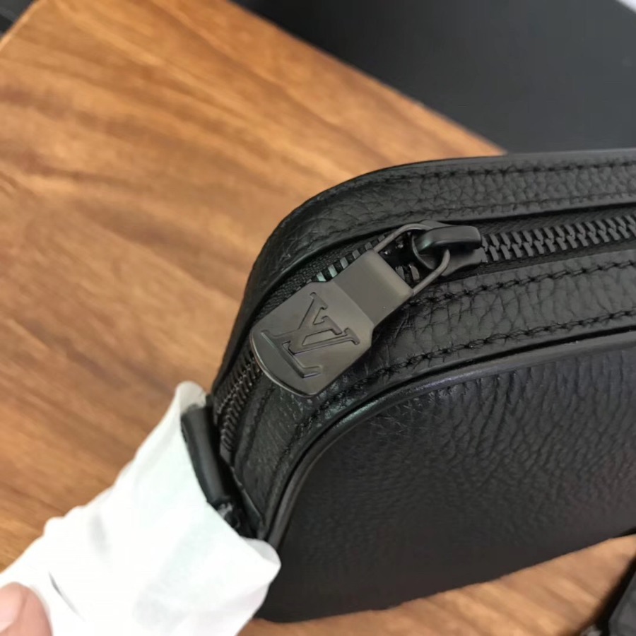 M52767 ALPHA MESSENGER, Louis Vuitton LV