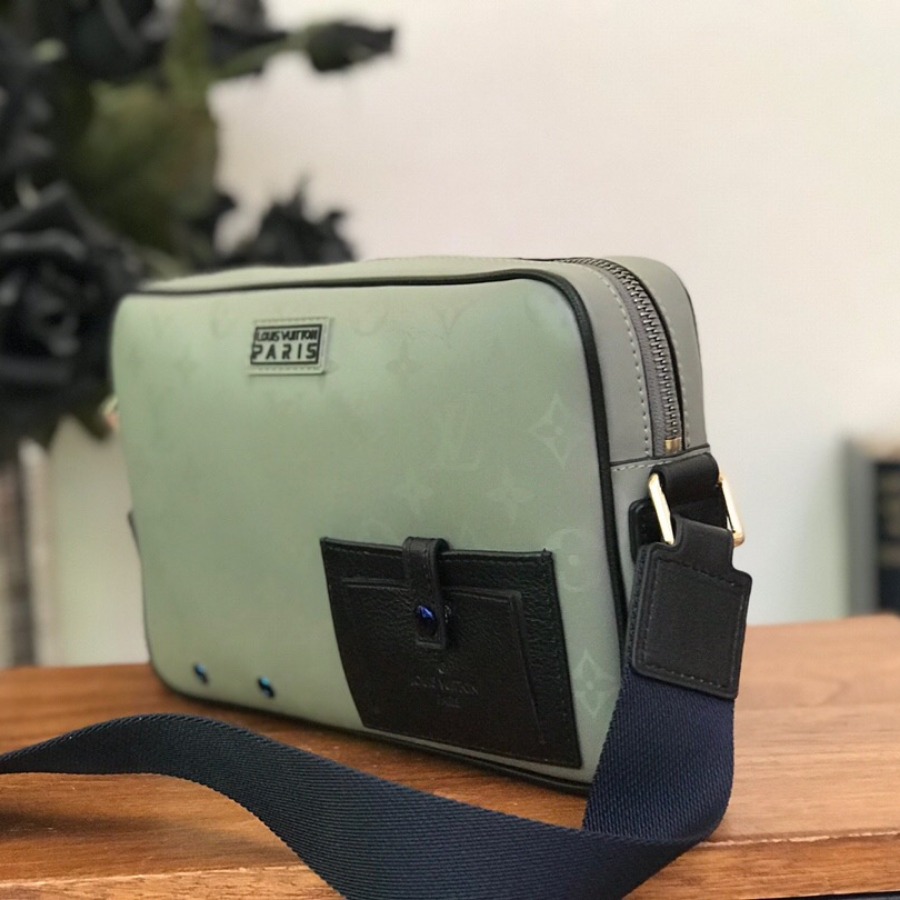M44169 ALPHA MESSENGER, Louis Vuitton LV