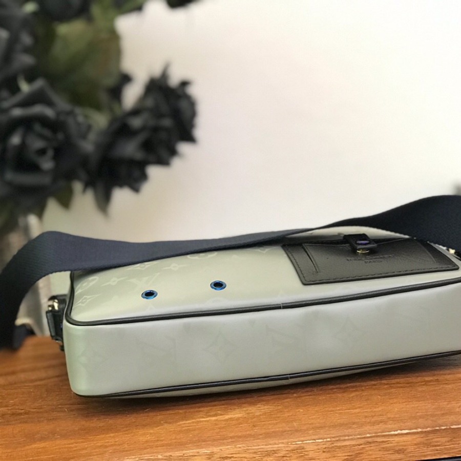 M44169 ALPHA MESSENGER, Louis Vuitton LV