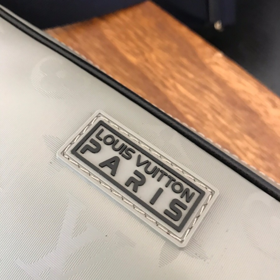 M44169 ALPHA MESSENGER, Louis Vuitton LV
