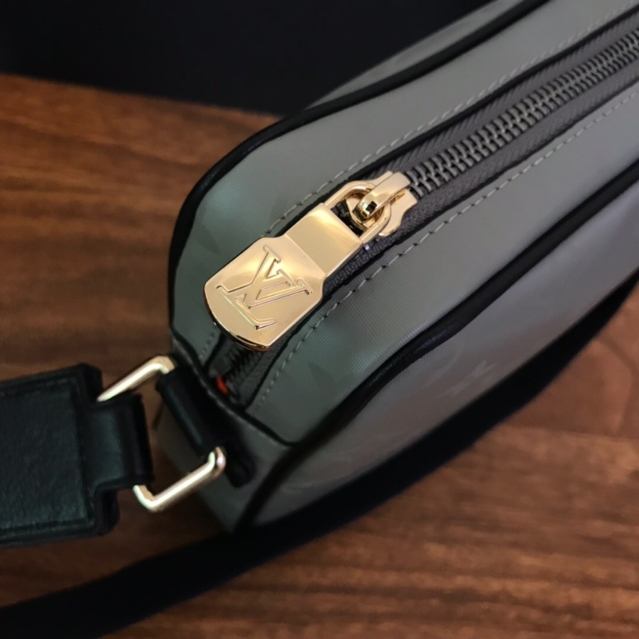 M44169 ALPHA MESSENGER, Louis Vuitton LV