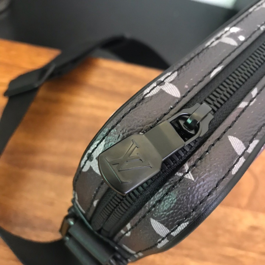 M44165 ALPHA MESSENGER, Louis Vuitton LV